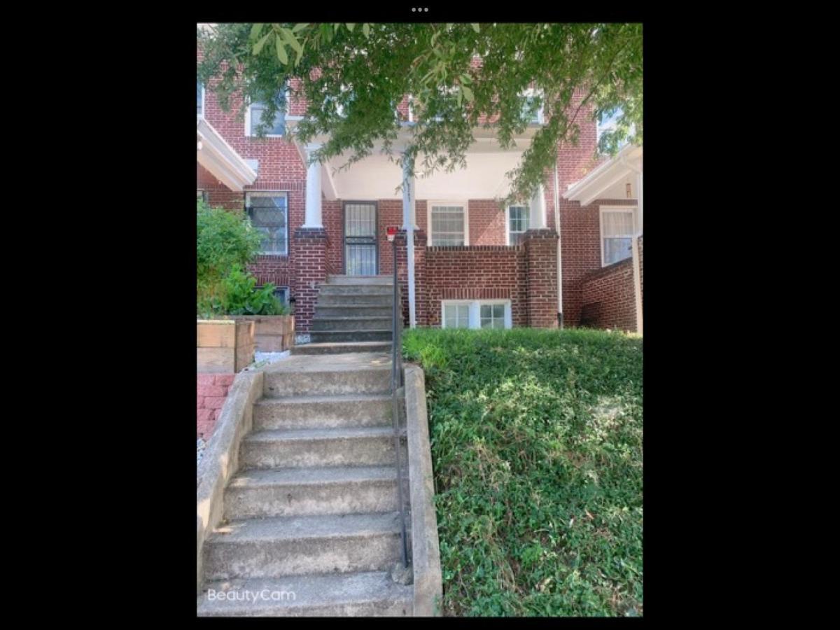 Beautiful Bedroom Next Jhu Baltimore Exterior photo